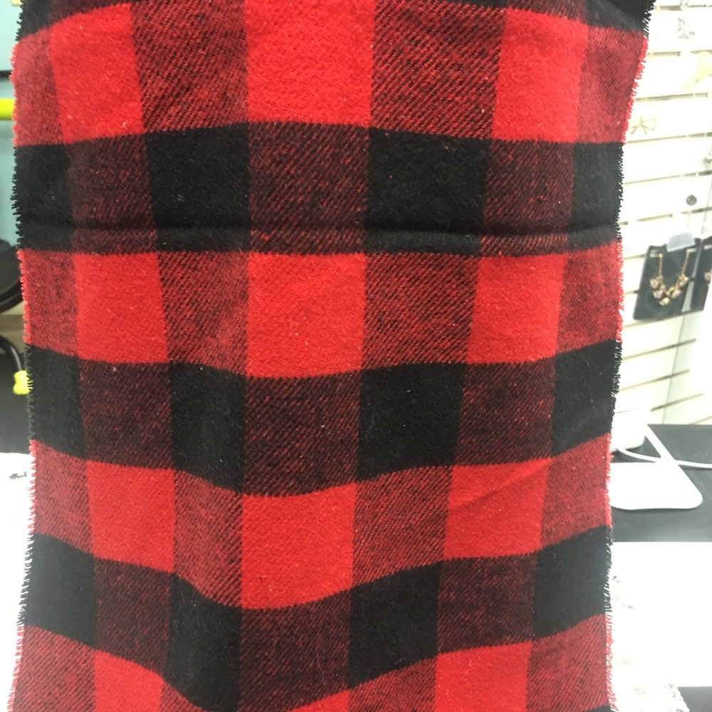 Man Scarf Cashmere feel. 100 % Viscose.